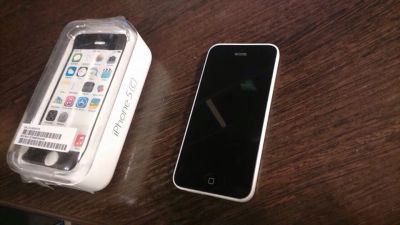 Лот: 8791734. Фото: 1. iPhone 5c white 16gb. Смартфоны