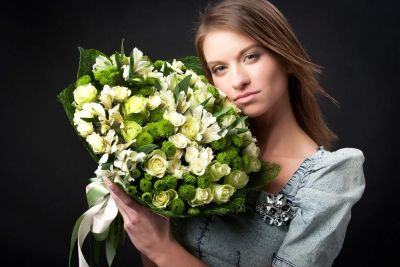 Лот: 6820320. Фото: 1. Фирменный букет от Радуги Цветов... Свежие цветы