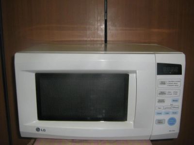 Лот: 3828282. Фото: 1. Микроволновка LG MS-1744. Микроволновки, мини-печи