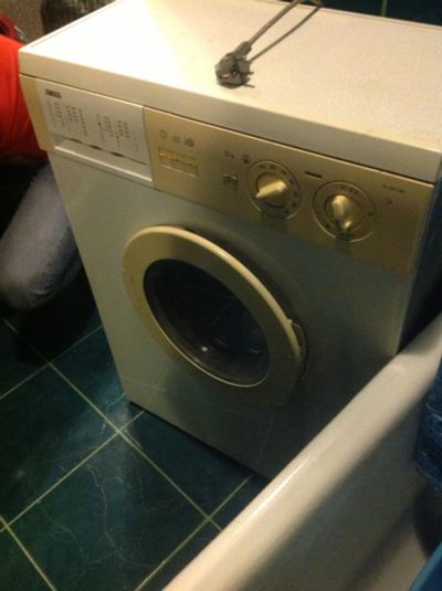 Лот: 6901374. Фото: 1. Узкая стиральная машина Zanussi... Стиральные машины