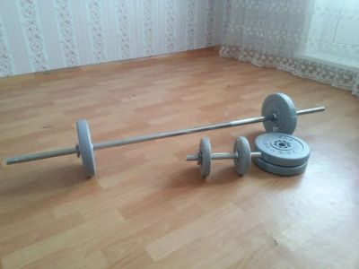Лот: 5472849. Фото: 1. Стальная штанга с блинами в пластиковом... Штанги, блины