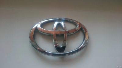 Лот: 13854116. Фото: 1. Шильдик Toyota оригинал. Кузов