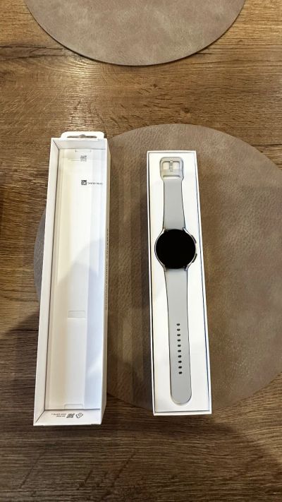 Лот: 20745020. Фото: 1. Samsung Galaxy Watch 6 44mm. Смарт-часы, фитнес-браслеты, аксессуары