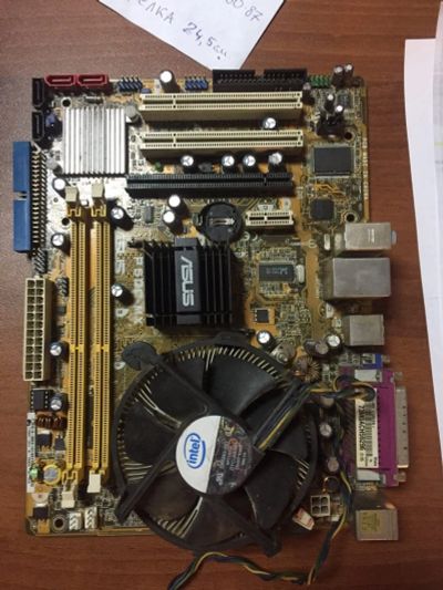 Лот: 17593262. Фото: 1. Asus P5B-VM. Материнские платы