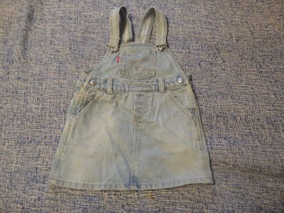 Лот: 4773017. Фото: 1. Джинсовый сарафан Levis на 2-3... Платья, сарафаны