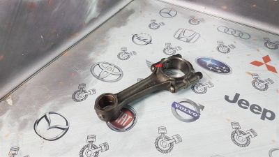 Лот: 23585673. Фото: 1. Шатун Mitsubishi Canter 4D32 ME012264. Двигатель и элементы двигателя