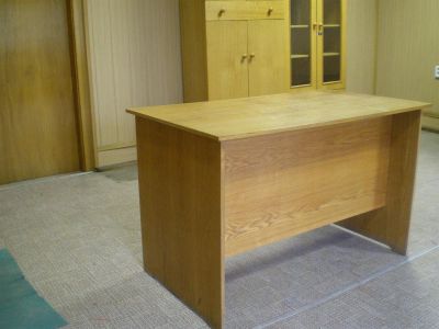 Лот: 3261449. Фото: 1. Стол письменный. Столы, стулья, обеденные группы