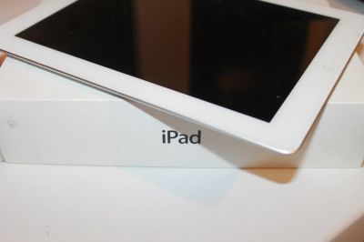 Лот: 4405263. Фото: 1. ipad 2 16 gb 3g СРОЧНо. Планшеты