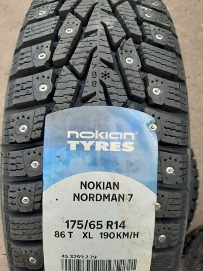 Лот: 20798035. Фото: 1. 175/65 R14 86T Nokian Tyres Nordman... Шины