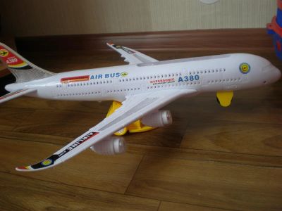 Лот: 3156415. Фото: 1. Самолет со светом и звуком, на... Подарки на Новый год