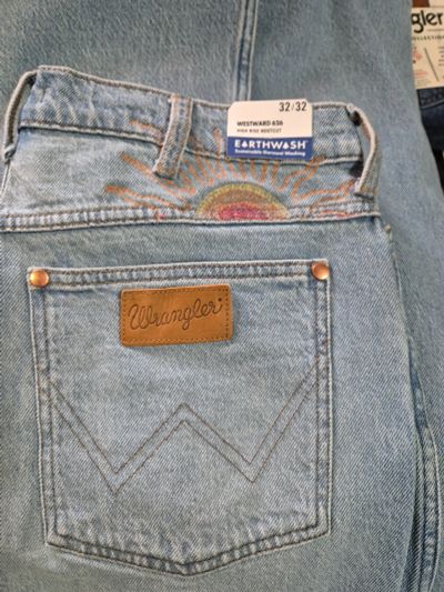 Лот: 25132587. Фото: 1. Женские джинсы Wrangler Westward... Джинсы