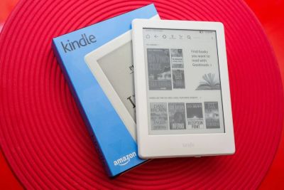 Лот: 8743045. Фото: 1. Amazon Kindle 8 White, с 4Gb памяти... Электронные книги