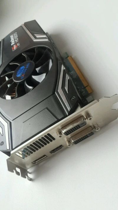 Лот: 6062850. Фото: 1. Игровая видеокарта Sapphire Radeon... Видеокарты