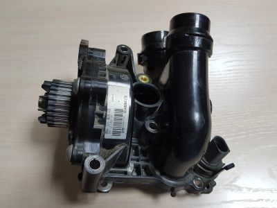 Лот: 11702181. Фото: 1. Помпа Skoda Octavia 2013 (неисправная... Двигатель и элементы двигателя