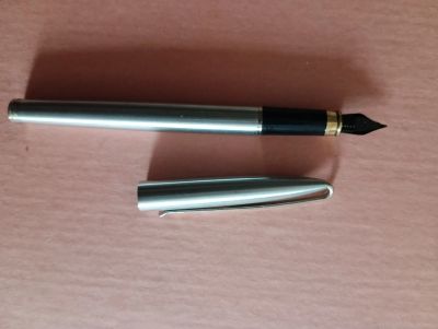 Лот: 21975444. Фото: 1. перьевая ручка с пеналом. Ручки шариковые, перьевые