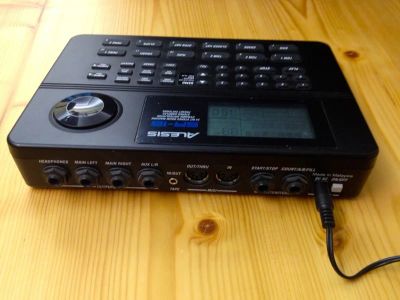 Лот: 6999030. Фото: 1. Alesis sr 16 драм машина / midi... Ударные