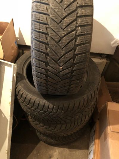 Лот: 12365401. Фото: 1. Зимние шины 245/45 R18 Dunlop... Шины