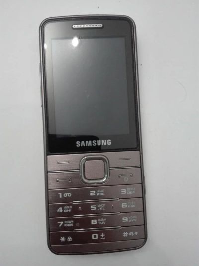 Лот: 11086434. Фото: 1. Телефон Samsung GT-S5610 (9948... Кнопочные мобильные телефоны