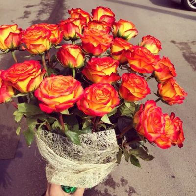 Лот: 4044977. Фото: 1. Букет "каскад" из 25 роз !;) сорт... Свежие цветы
