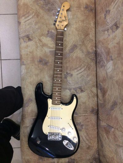 Лот: 9537713. Фото: 1. электро-гитара Fender squier bullet... Гитары