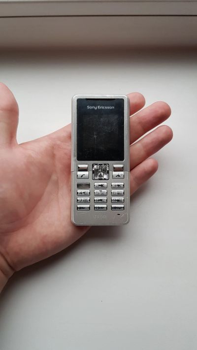 Лот: 14919149. Фото: 1. Сотовый телефон Sony Ericsson... Кнопочные мобильные телефоны