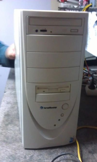Лот: 4272240. Фото: 1. системный блок! Pentium4 - 2.56Ггц... Компьютеры в сборе