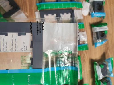 Лот: 16481552. Фото: 1. Рамка двухместная. Schneider Electric... Электроустановочные изделия