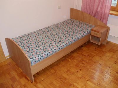 Лот: 3320594. Фото: 1. Кровать с тумбочкой. Кровати