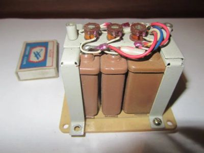Лот: 7084525. Фото: 1. Блок конденсаторов МБГО-2 на платформе... Конденсаторы