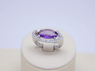 Лот: 14751376. Фото: 1. СЕРЕБРЯНОЕ КОЛЬЦО С АМЕТИСТОМ... Кольца, перстни