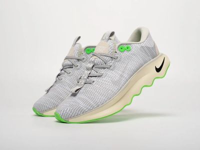 Лот: 21775112. Фото: 1. Кроссовки Nike Motiva (40539... Кеды, кроссовки, слипоны