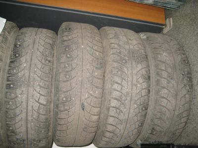 Лот: 3162775. Фото: 1. 4 колеса 4х100 шипованные. Шины на дисках