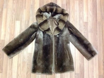 Лот: 4855775. Фото: 1. Шуба мутоновая с капюшоном. Верхняя одежда