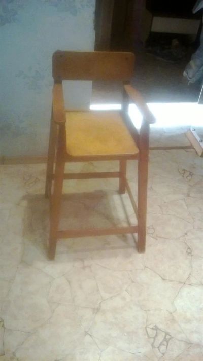 Лот: 3165031. Фото: 1. Стульчик для кормления самодельный. Стульчики для кормления