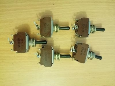 Лот: 24618454. Фото: 1. Тумблер П2Т-1 5 шт в лоте. Реле, тумблеры, переключатели