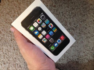 Лот: 3365282. Фото: 1. iPhone 5S 16GB НОВЫЙ запечатанный. Смартфоны