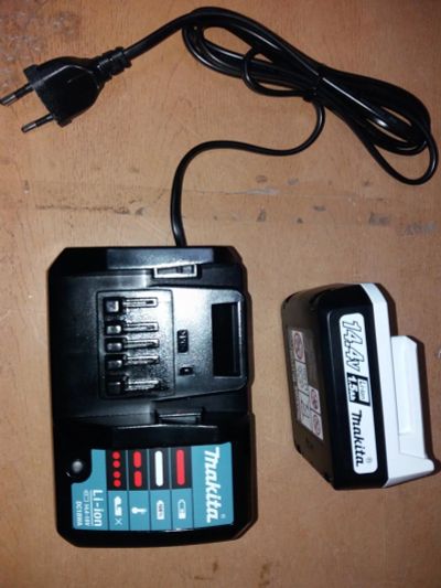 Лот: 10849057. Фото: 1. Зарядное устройство Makita DS18WA... Запчасти