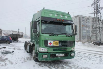 Лот: 2186845. Фото: 1. Тягач howo 2007 года. Грузовики, автобусы, спецтехника