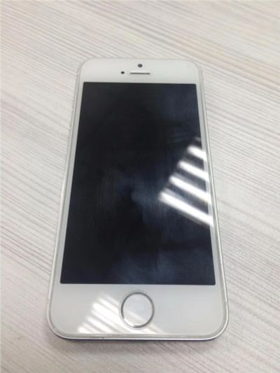 Лот: 7552035. Фото: 1. Iphone 5s Белый 16gb LTE. Смартфоны
