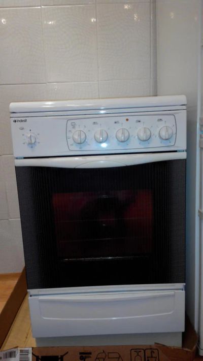Лот: 4838627. Фото: 1. Электрическая плита Indesit в... Плиты, духовые шкафы, варочные поверхности
