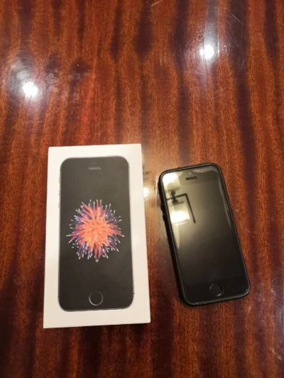 Лот: 15235580. Фото: 1. Iphone SE 32gb space grey РСТ. Смартфоны