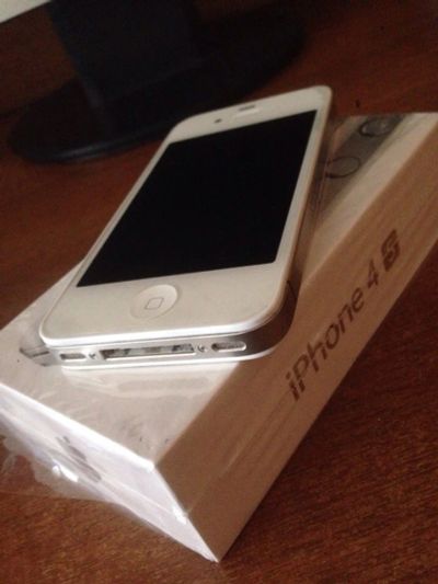 Лот: 4794114. Фото: 1. iphone 4S 16GB White. Смартфоны
