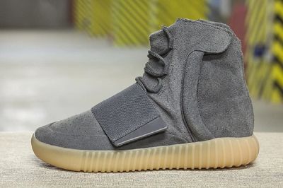 Лот: 10823379. Фото: 1. Кроссовки Adidas Yeezy 750 Boost... Кеды, кроссовки, слипоны