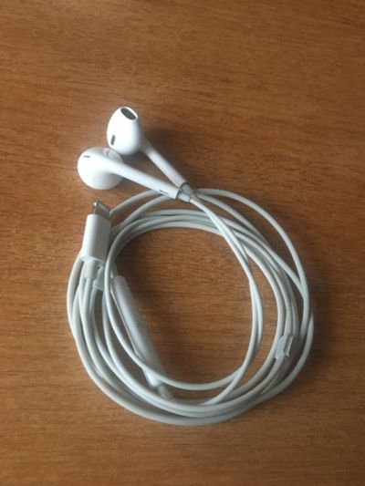 Лот: 18387267. Фото: 1. Apple Earpods A1748 Lightning. Наушники, гарнитуры