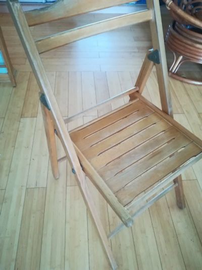 Лот: 12613690. Фото: 1. Складной деревянный стул. Столы, стулья, обеденные группы