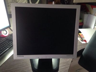 Лот: 5419676. Фото: 1. Samsung SyncMaster 710v s. ЖК-мониторы
