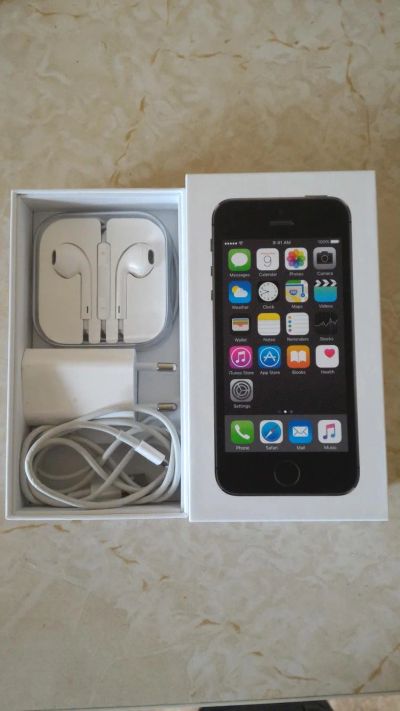 Лот: 7409303. Фото: 1. IPhone 5s space gray 16gb + доп... Смартфоны