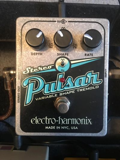 Лот: 11262608. Фото: 1. Electro-Harmonix Pulsar tremolo. Гитарные эффекты и комбоусилители