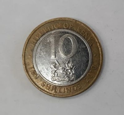 Лот: 21235917. Фото: 1. Монета Кения 10 шиллингов 2010г. Африка