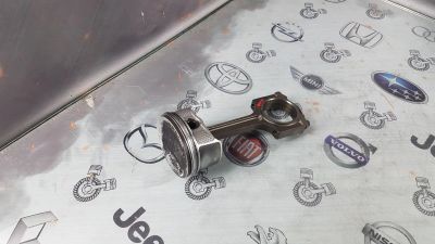 Лот: 23587409. Фото: 1. Поршень с шатуном Mazda Atenza... Двигатель и элементы двигателя